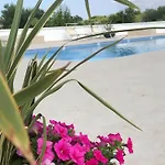 Villa Bianca N F *